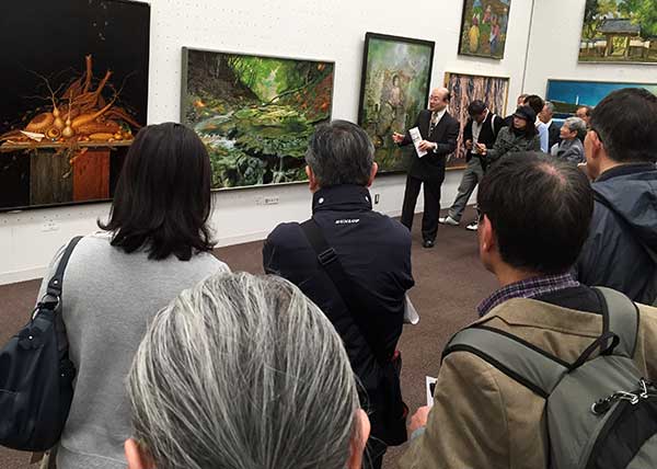 第65回記念光陽展・写真集・ギャラリートーク：光陽会賞（浜野洋一会員）の作品解説風景