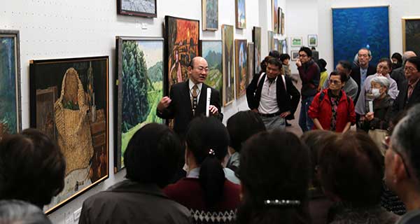 第65回記念光陽展・写真集・ギャラリートーク：文部科学大臣賞（森泉会員）の作品解説風景