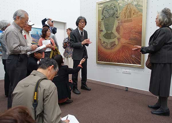第66回光陽展・写真集・ギャラリートーク：会員奨励賞（布施 毬江会員）の作品解説風景