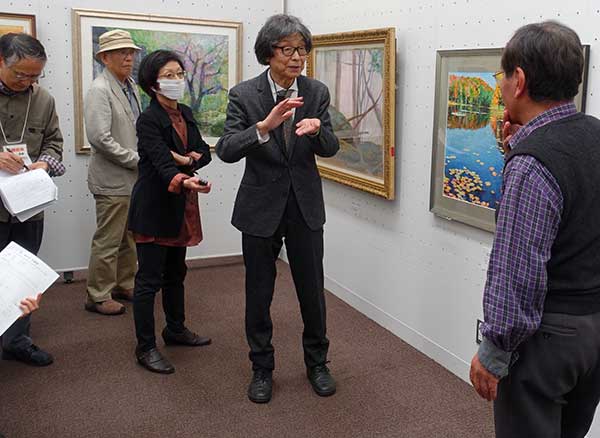 第66回光陽展・写真集・ギャラリートーク：会友奨励賞（斉藤 七郎会友）の作品解説風景