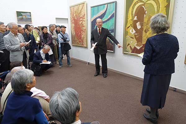 第67回光陽展・写真集・ギャラリートーク：文部科学大臣賞（布施毬江会員）の作品解説風景